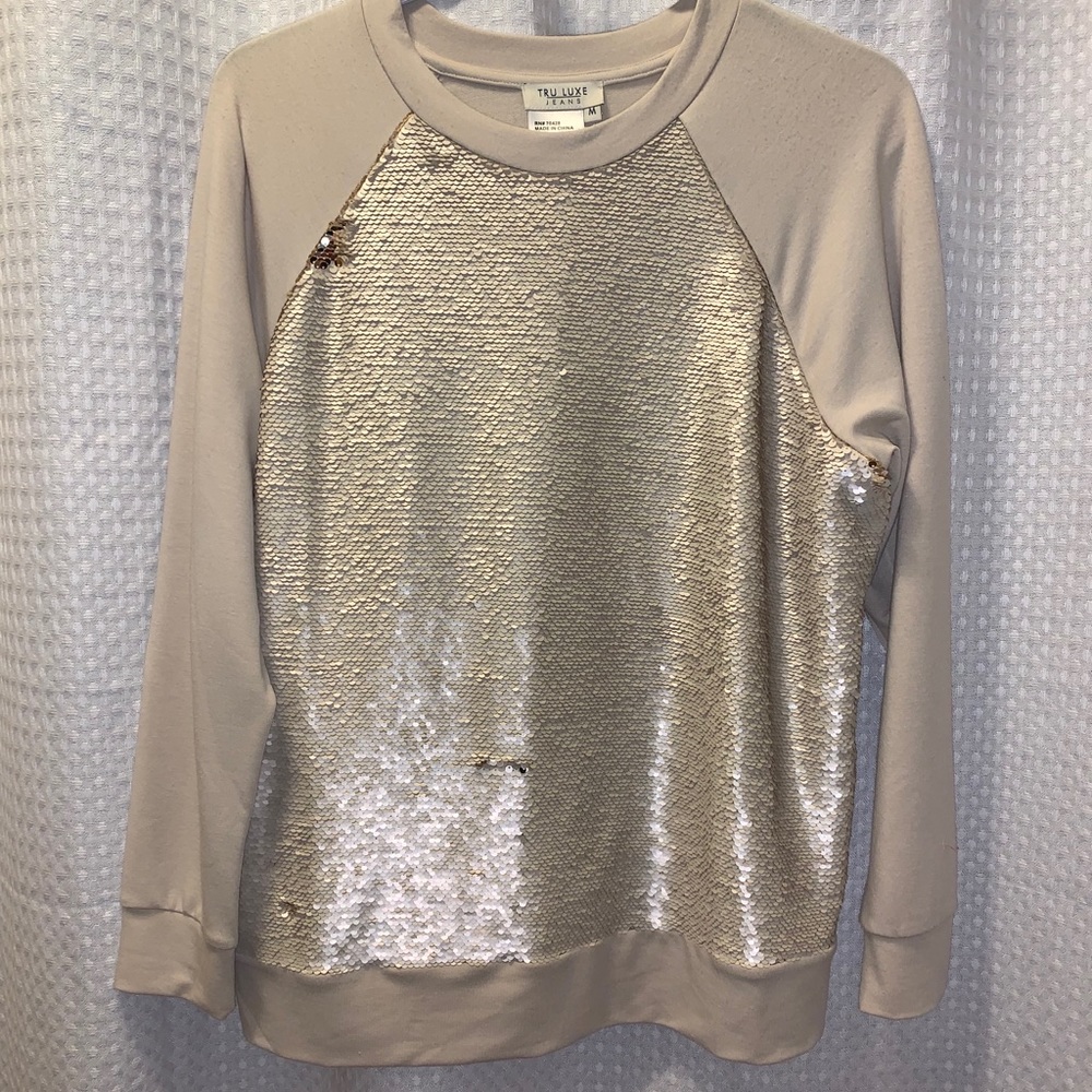 Sequences top, loose fitting, heavy material!